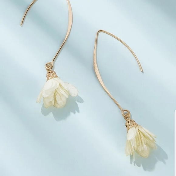 XHillaryxxFlower Drop Earrings - Picture 3 of 3